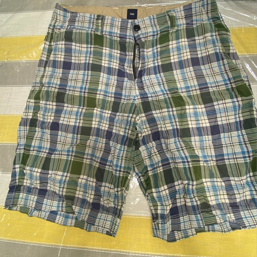 Mens GAP plaid shorts Size 32